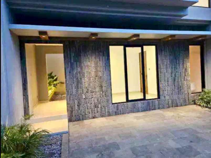 dijual rumah rungkut asri utara