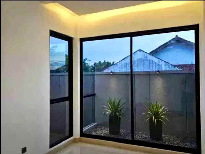 dijual rumah rungkut asri utara