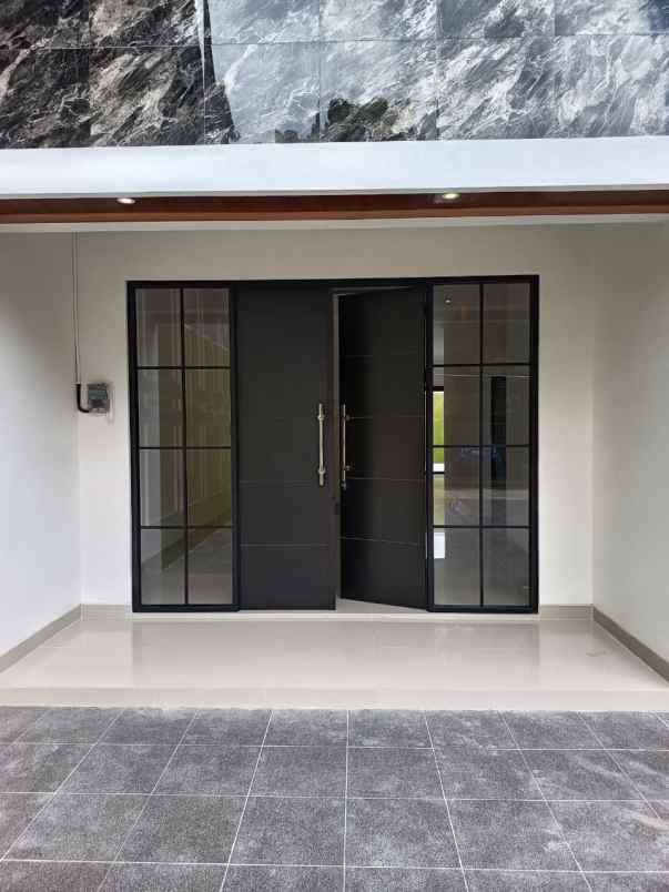 dijual rumah sd model