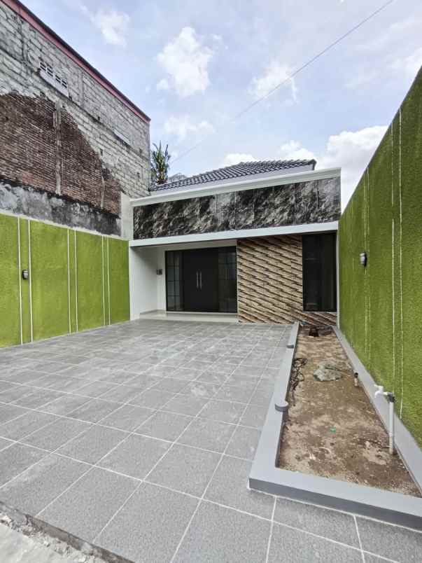 dijual rumah sd model