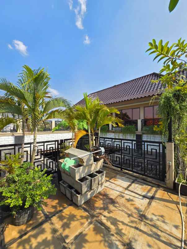 dijual rumah secondary full furnished dalam komplek