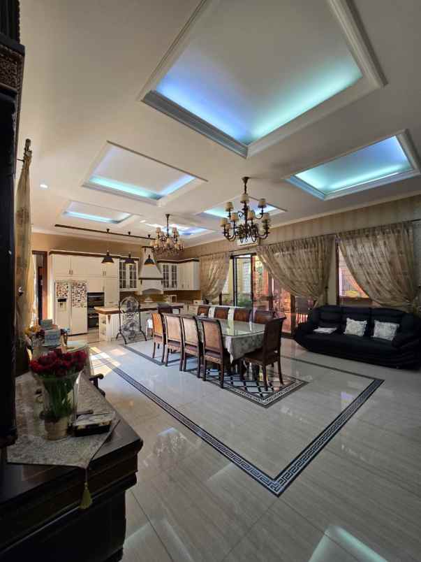 dijual rumah secondary full furnished dalam komplek