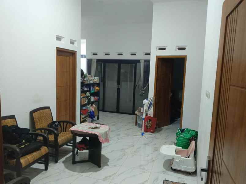 dijual rumah selomartani