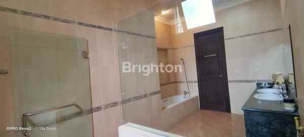 dijual rumah semolowaru