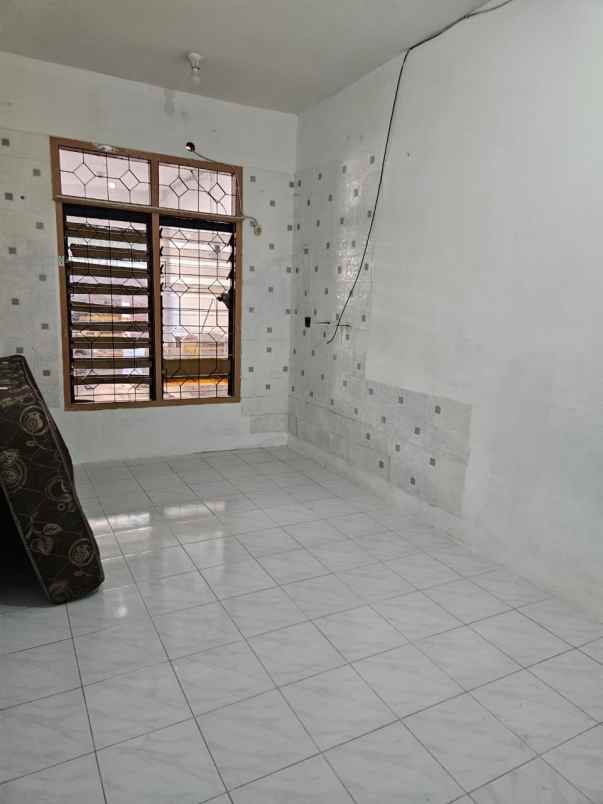 dijual rumah setro baru