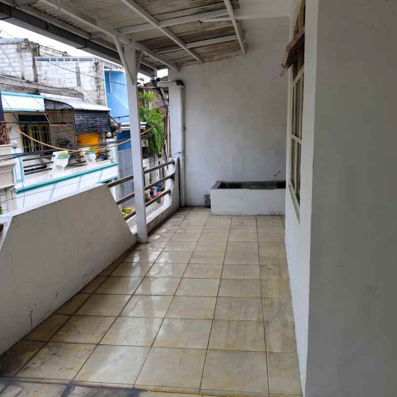dijual rumah setro baru
