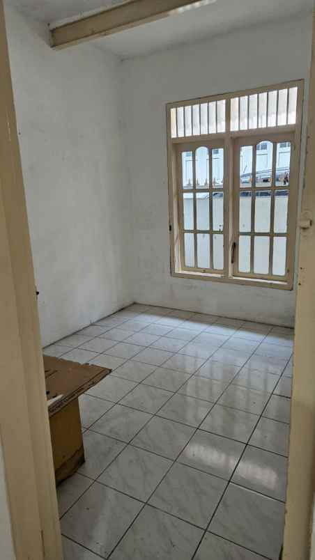 dijual rumah setro baru