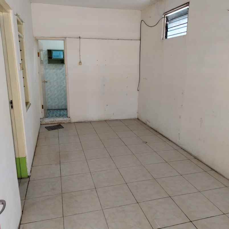 dijual rumah setro baru