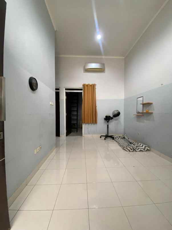 dijual rumah siap huni di metland transyogi