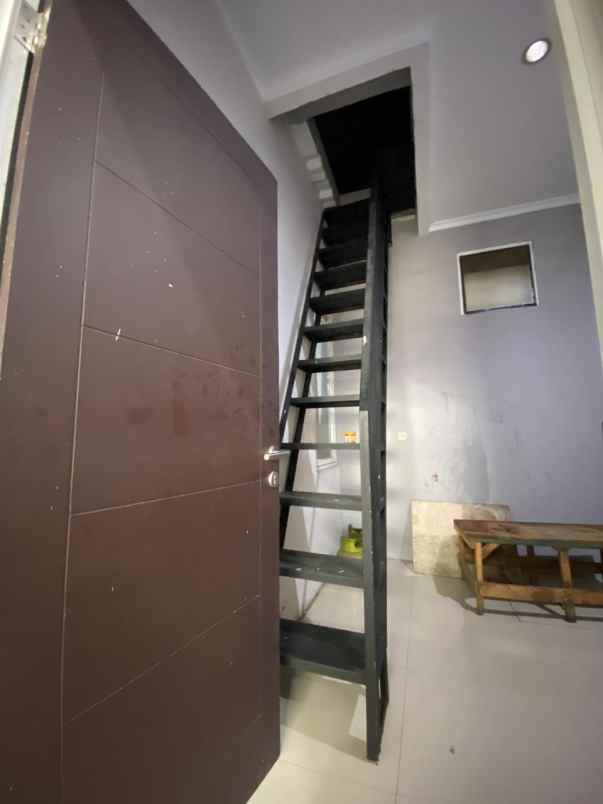 dijual rumah siap huni di metland transyogi