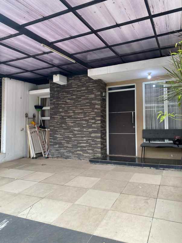 dijual rumah siap huni di metland transyogi