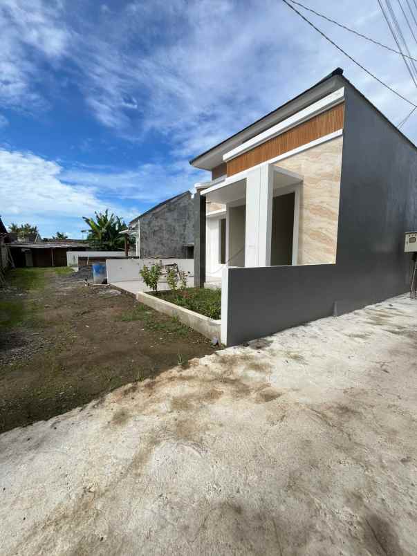 dijual rumah sidoluhur godean
