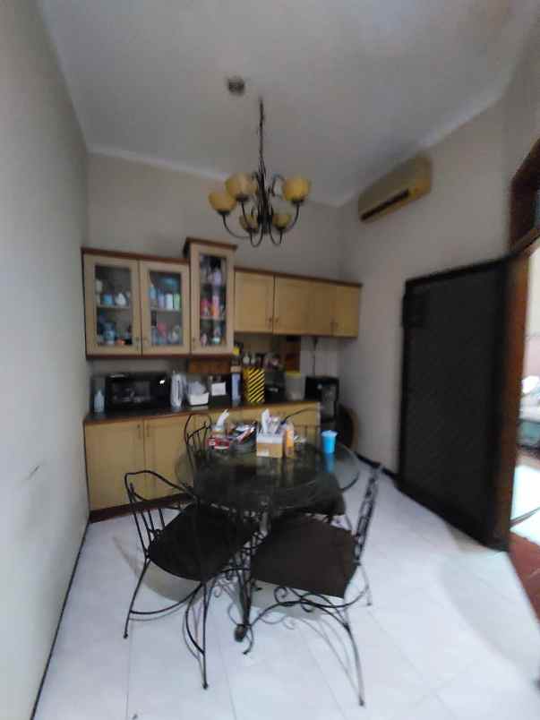 dijual rumah simpang darmo permai