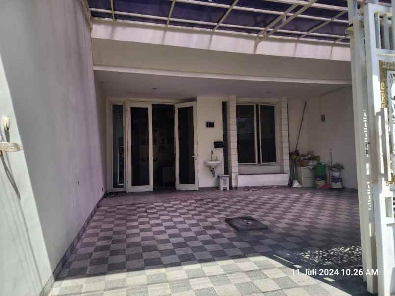 dijual rumah simpang darmo permai selatan