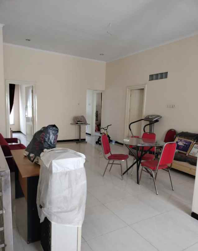 dijual rumah simpang darmo permai selatan