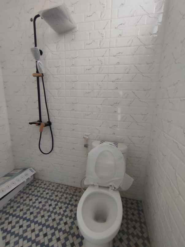 dijual rumah starbuk coffe rawamangun