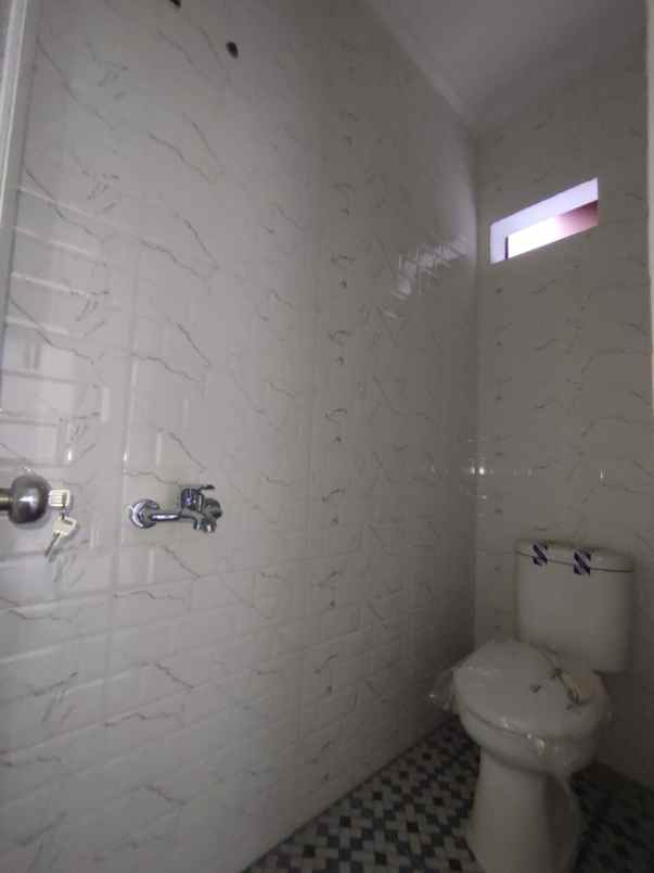 dijual rumah starbuk coffe rawamangun