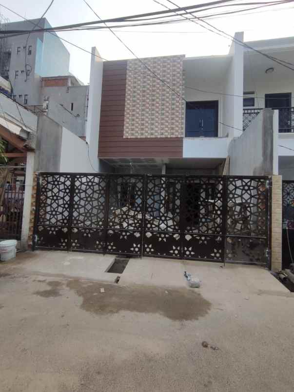 dijual rumah starbuk coffe rawamangun