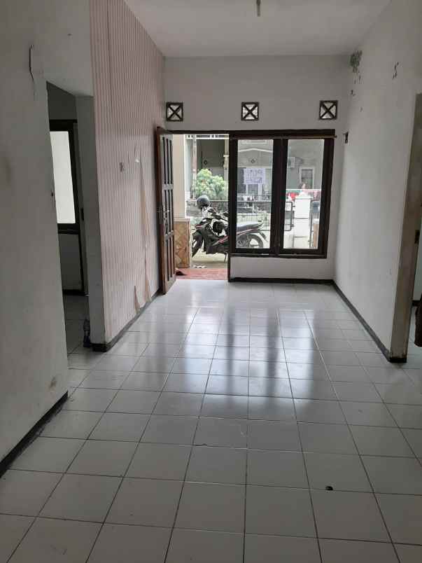 dijual rumah strategis