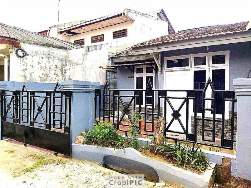 dijual rumah strategis di harapan indah