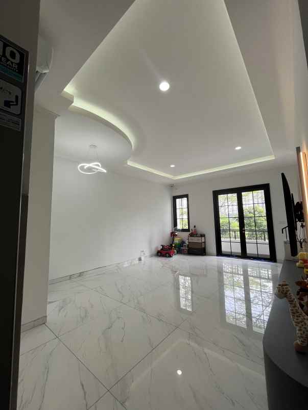 dijual rumah sutera winona