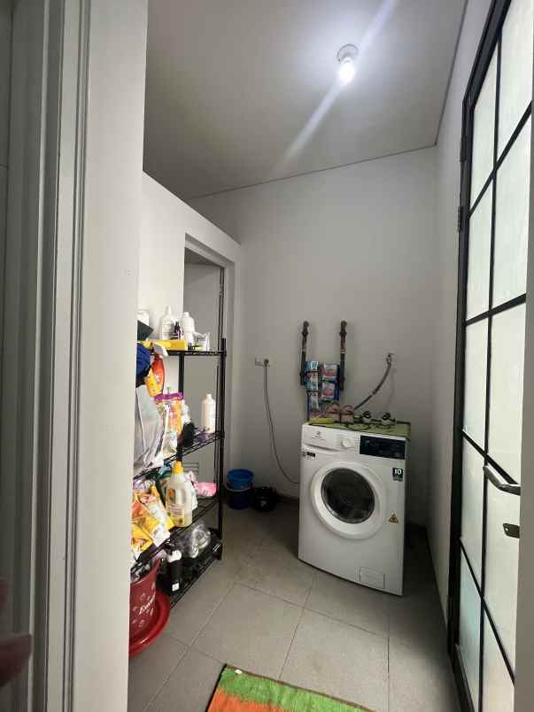 dijual rumah sutera winona