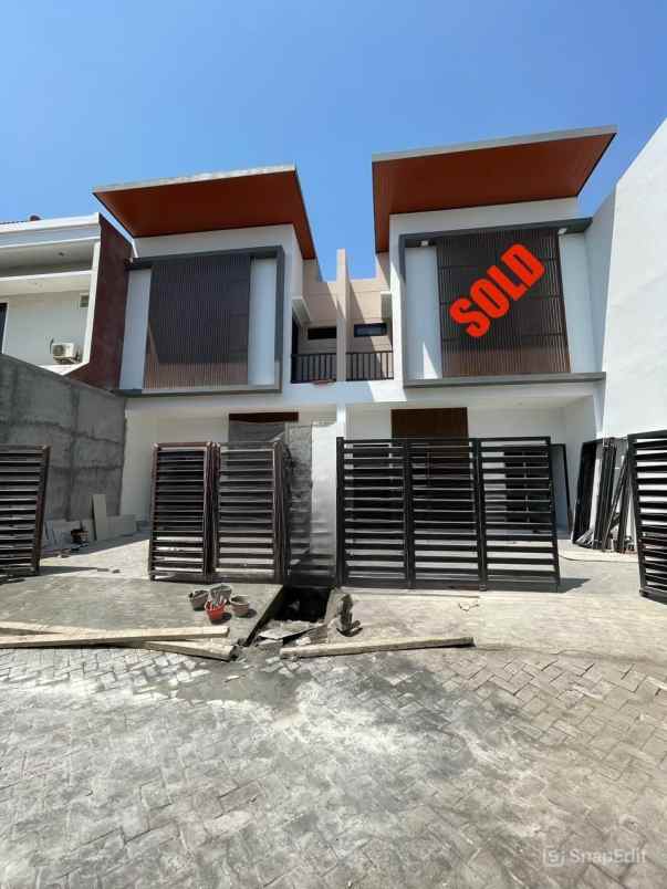 dijual rumah sutorejo