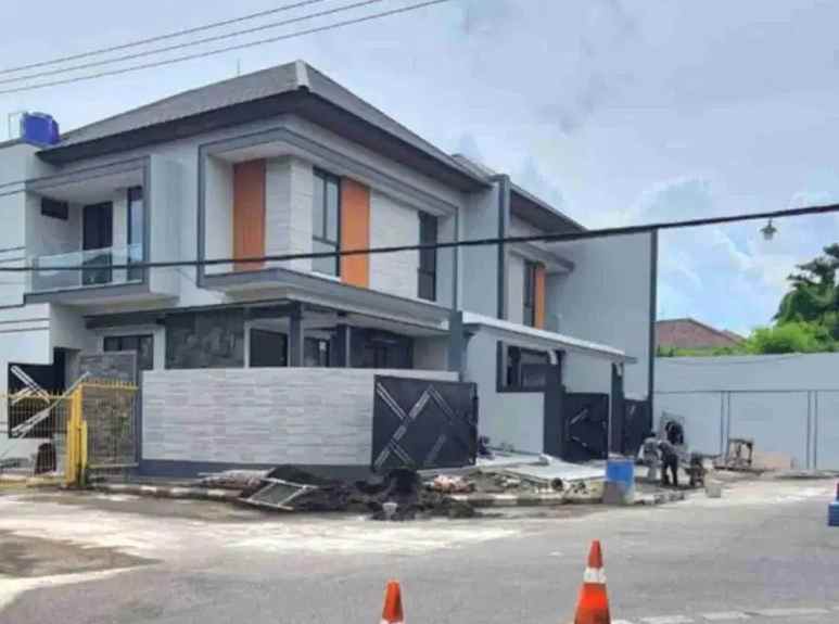 dijual rumah sutorejo prima