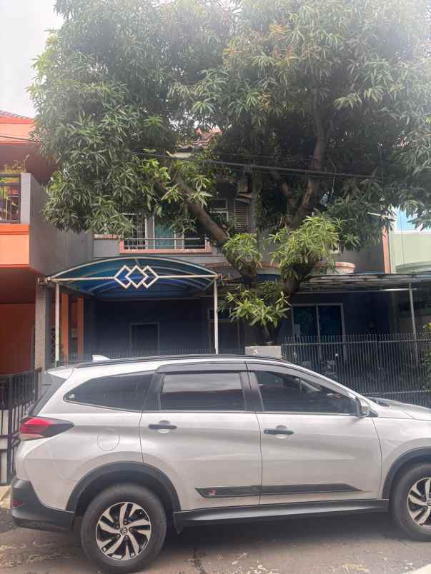 dijual rumah taman modern
