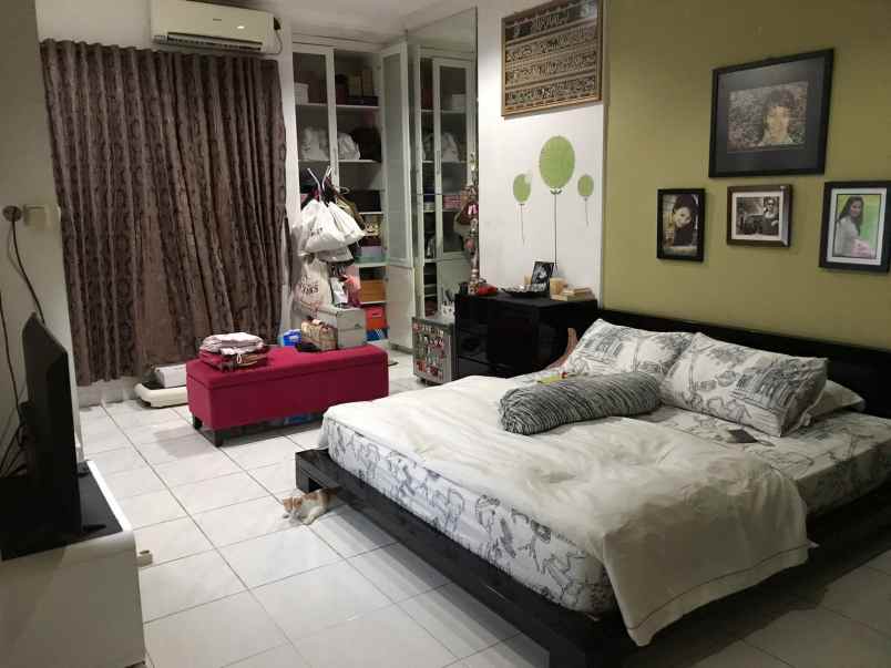 dijual rumah taman modern