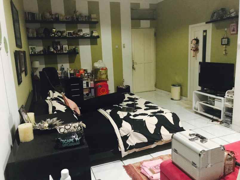 dijual rumah taman modern