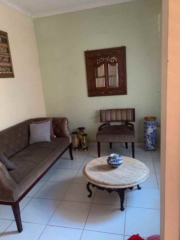 dijual rumah taman modern