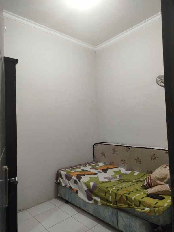 dijual rumah taman serua blok j1 no 19