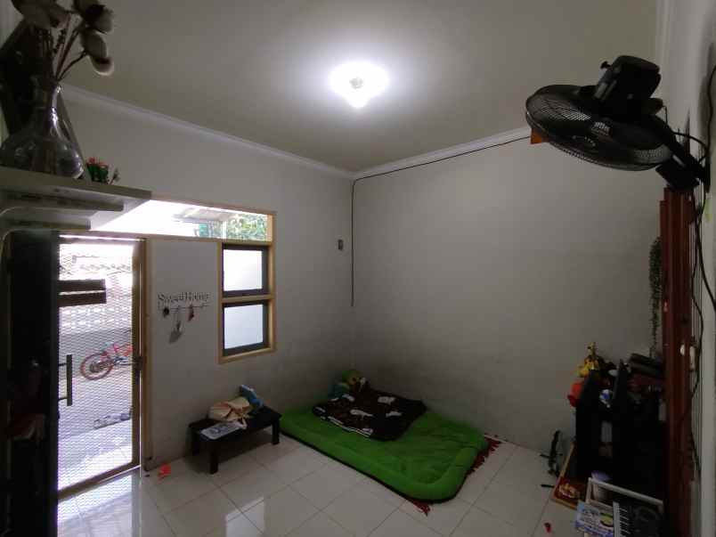 dijual rumah taman serua blok j1 no 19