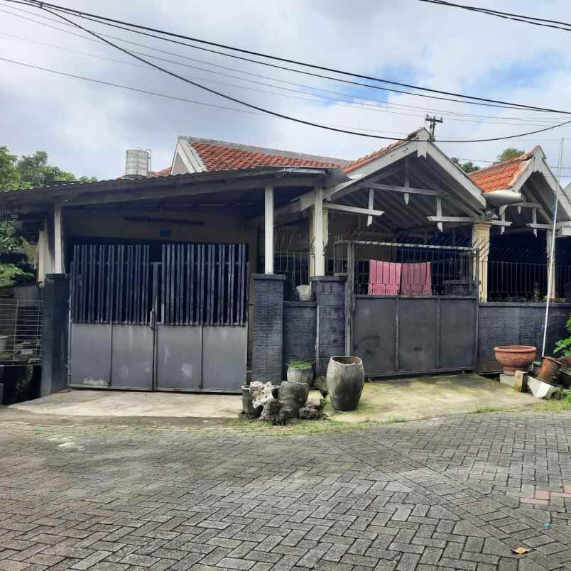 dijual rumah tenggilis
