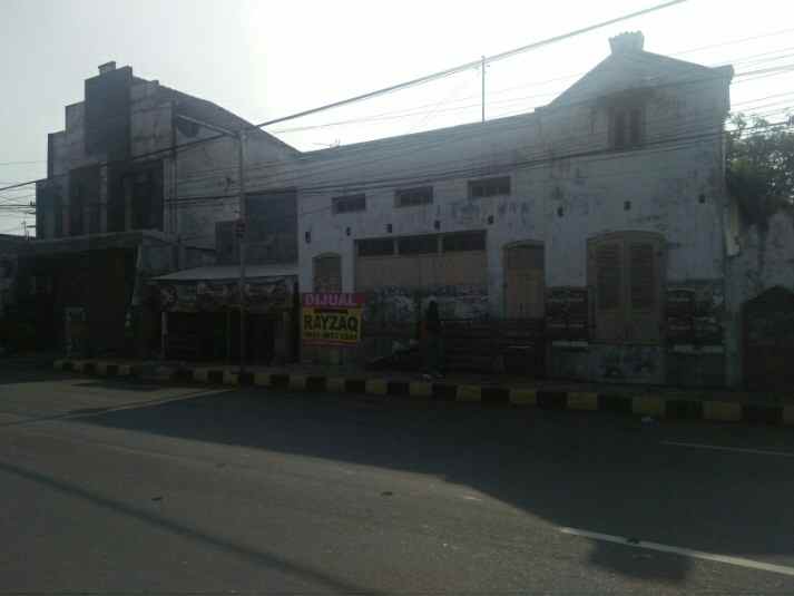 dijual rumah tepi jalan raya daerah