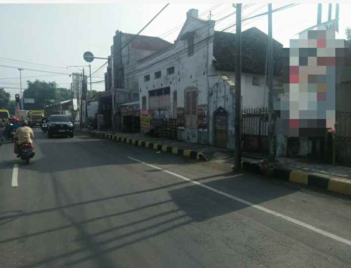 dijual rumah tepi jalan raya daerah