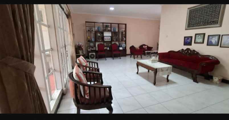 dijual rumah terawat 2 lantai di turangga bandung