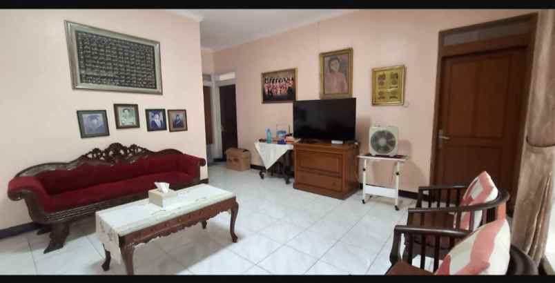 dijual rumah terawat 2 lantai di turangga bandung
