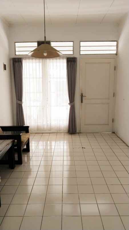 dijual rumah tmn saripersada jl soleh iskandar