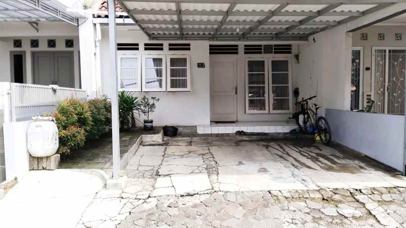 dijual rumah tmn saripersada jl soleh iskandar