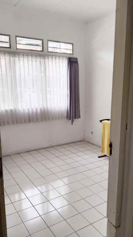 dijual rumah tmn saripersada jl soleh iskandar