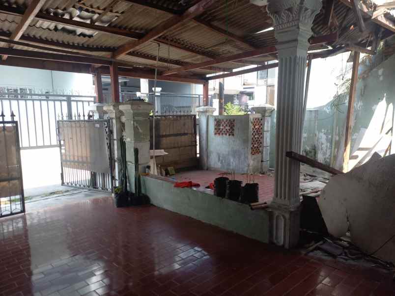 dijual rumah tytyan kencana