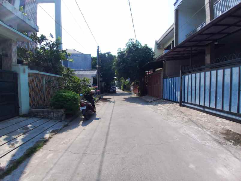 dijual rumah tytyan kencana