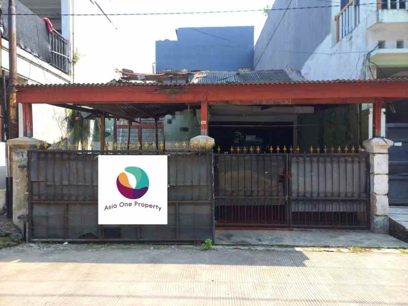 dijual rumah tytyan kencana