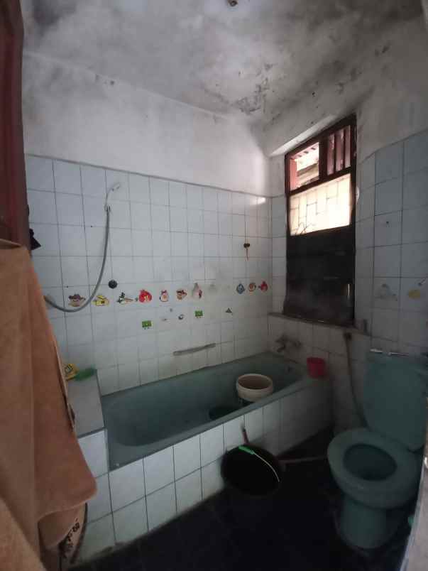 dijual rumah tytyan kencana