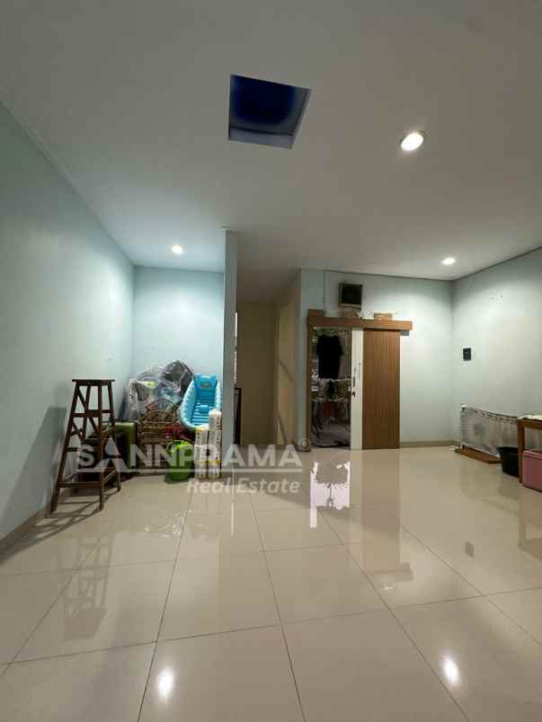 dijual rumah ujung menteng