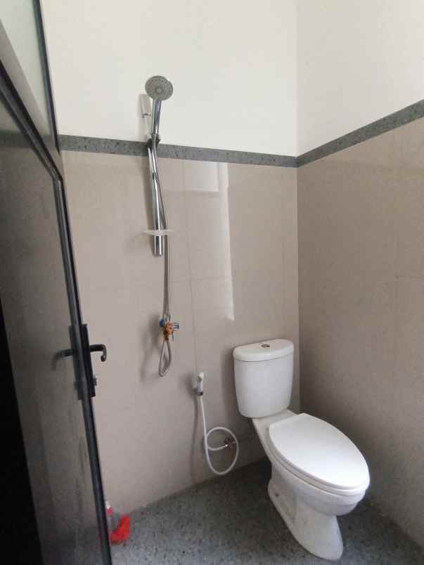 dijual rumah untung suropati