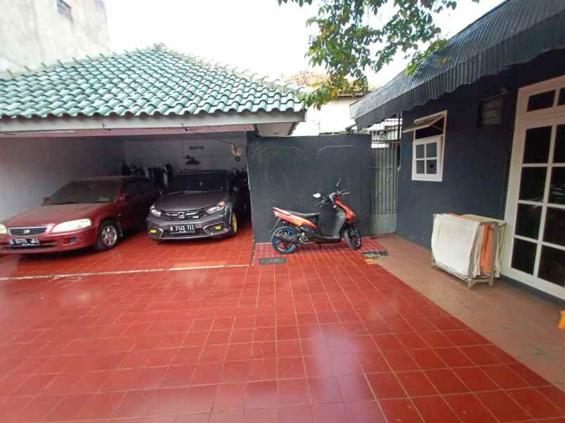 dijual rumah utan kayu raya jakarta timur