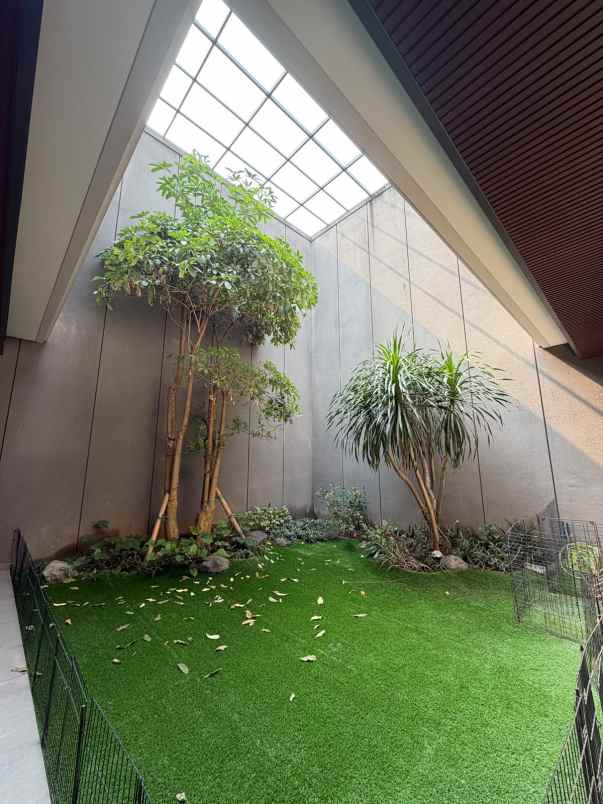 dijual rumah villa bukit indah pakuwon